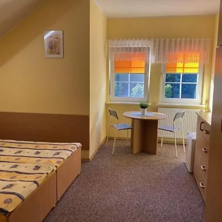 Dom Zulawski بيت ضيافة 3*